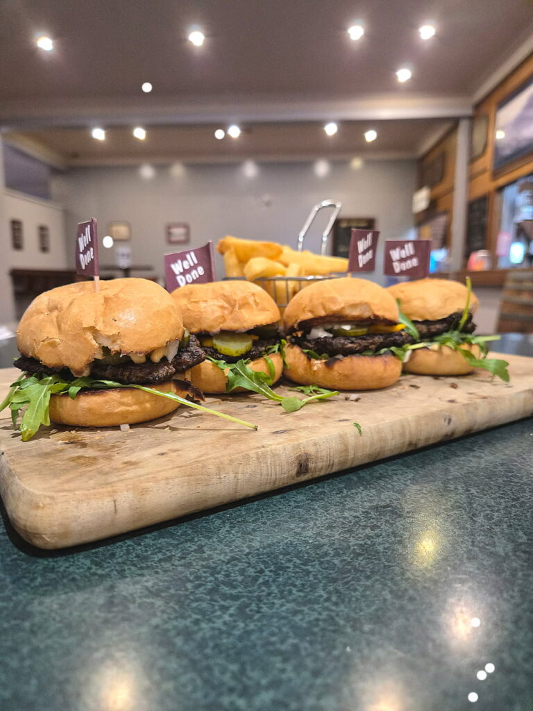 69128c3fd01f59f5058ee589_Cheeseburger sliders